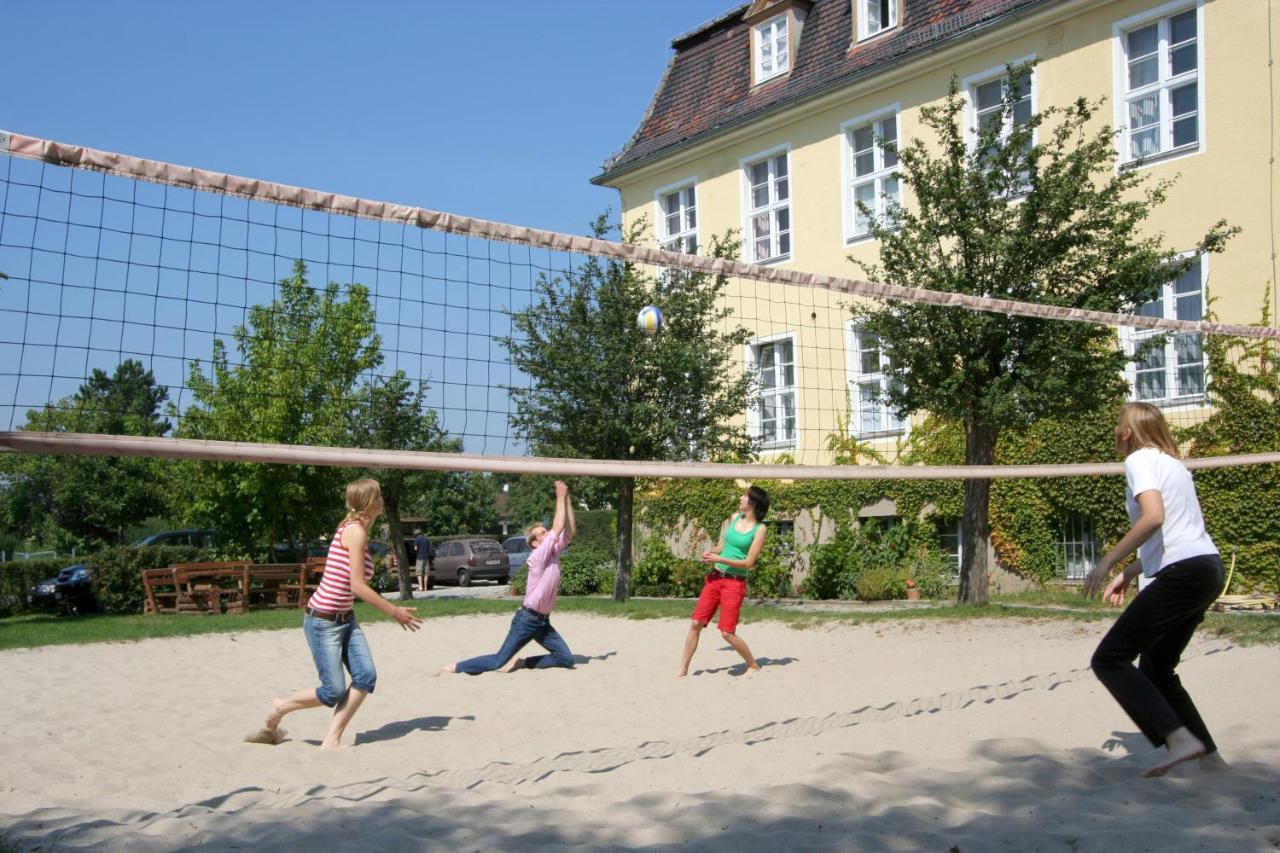 Familien- Und Freizeithotel Gutshaus Petkus Exterior photo